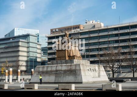 Seoul, Südkorea - 27. November 2019: Die Statue von König Sejong bis in das 15. Jahrhundert koreanischen Monarch gewidmet. Stockfoto