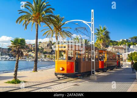 Die berühmten Orangen Straßenbahn von Soller nach Port de Soller, Mallorca, Spanien Stockfoto