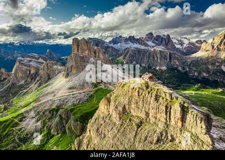 Berghütte nuvolau nahe am Passo Giau, Dolomiten Stockfoto