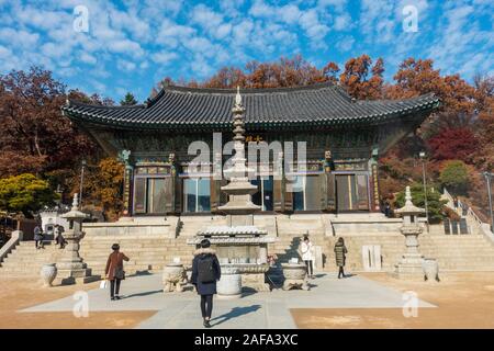 Seoul, Südkorea. November 30th, 2019: Bongeunsa Tempel, einem tausend Jahre alten Tempel Anlage mitten in der Gangnam. Stockfoto