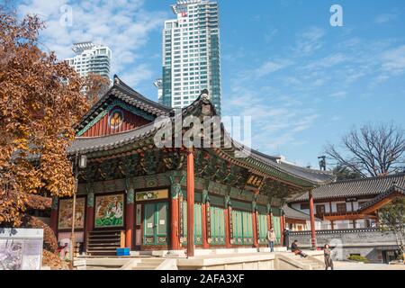 Seoul, Südkorea. November 30th, 2019: Bongeunsa Tempel, einem tausend Jahre alten Tempel Anlage mitten in der Gangnam. Stockfoto