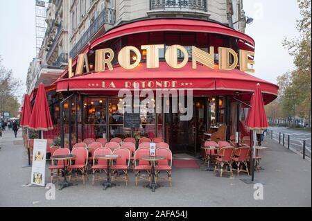 Die berühmte La Rotonde Familie Brasserie und Restaurant in Montparnasse, Paris, Frankreich Stockfoto