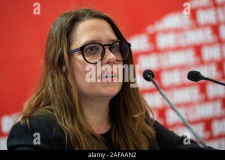 Potsdam, Deutschland. 14 Dez, 2019. Anja Mayer, Vorsitzender, spricht auf der linken Parteitag in Brandenburg. Die Delegierten die Schlussfolgerungen ihrer Verluste bei den Landtagswahlen am 1. September diskutieren. Credit: Christophe Kirschtorte/dpa/Alamy leben Nachrichten Stockfoto