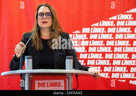 Potsdam, Deutschland. 14 Dez, 2019. Anja Mayer, Vorsitzender, spricht auf der linken Parteitag in Brandenburg. Die Delegierten die Schlussfolgerungen ihrer Verluste bei den Landtagswahlen am 1. September diskutieren. Credit: Christophe Kirschtorte/dpa/Alamy leben Nachrichten Stockfoto