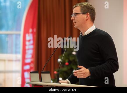 Potsdam, Deutschland. 14 Dez, 2019. Sebastian Walter, Fraktionschef der Linkspartei in Brandenburg, spricht auf der linken Parteitag in Brandenburg. Die Delegierten die Schlussfolgerungen ihrer Verluste bei den Landtagswahlen am 1. September diskutieren. Credit: Christophe Kirschtorte/dpa/Alamy leben Nachrichten Stockfoto