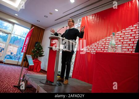 Potsdam, Deutschland. 14 Dez, 2019. Sebastian Walter, Fraktionschef der Linkspartei in Brandenburg, spricht auf der linken Parteitag in Brandenburg. Die Delegierten die Schlussfolgerungen ihrer Verluste bei den Landtagswahlen am 1. September diskutieren. Credit: Christophe Kirschtorte/dpa/Alamy leben Nachrichten Stockfoto