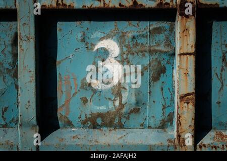 Nummer 3 (drei) auf vintage Metall Hintergrund gemalt Stockfoto