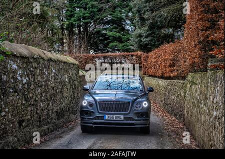 Ein Bentley Bentayga Geschwindigkeit, 4x4 SUV die Welten am schnellsten SUV auf Test in das Tal von glamorgan fotografiert. Stockfoto