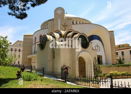 TIRANA, Albanien - 11. JUNI 2019: Auferstehung Christi Orthodoxe Kathedrale in Tirana, Albanien Stockfoto