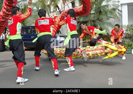 Dragon Puppenspiel in Chinese New Year Festival. Stockfoto