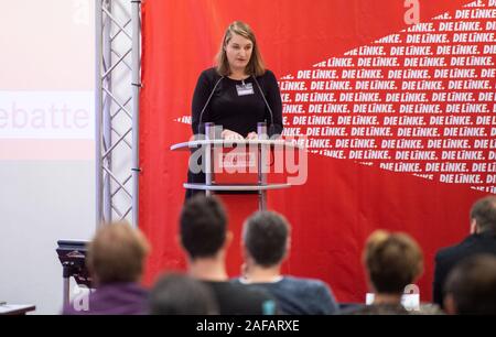 Potsdam, Deutschland. 14 Dez, 2019. Isabelle Vandre, Mitglied des Landtags für die in Brandenburg Links, spricht auf dem Parteitag der Linken in Brandenburg. Die Delegierten die Schlussfolgerungen ihrer Verluste bei den Landtagswahlen am 1. September diskutieren. Credit: Christophe Kirschtorte/dpa/Alamy leben Nachrichten Stockfoto