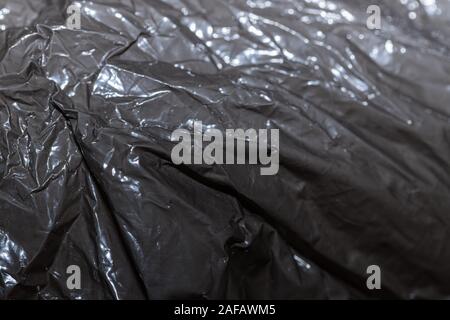 Schwarz zerknitterte Folie, Nahaufnahme, Hintergrund Stockfoto
