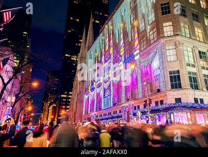 Weihnachten New York Saks Fifth Avenue leuchtet Stockfoto