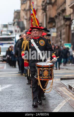 Glasgow, Schottland, Großbritannien. 14 Dez, 2019. Band Mitglieder im The Apprentice Boys von Derry schottischen Amalgamated Ausschuss jährliche Schließung der Tore eine Parade durch die Straßen der Stadt zum Kelvingrove Park am Cathedral Square. Credit: Skully/Alamy leben Nachrichten Stockfoto