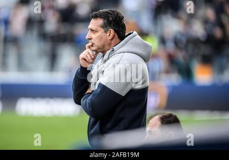 Karlsruhe, Deutschland. 14 Dez, 2019. coach Alois Schwartz (KSC). GES/Fußball/2. Bundesliga: Karlsruher SC - Greuther Fürth, 14.12.2019 Fußball: 2. Liga: Karlsruhe vs Fürth, Karlsruhe, Dezember 14, 2019 | Verwendung der weltweiten Kredit: dpa/Alamy leben Nachrichten Stockfoto