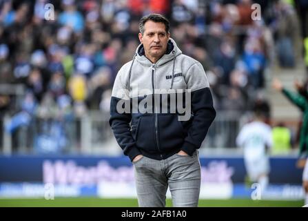 Karlsruhe, Deutschland. 14 Dez, 2019. coach Alois Schwartz (KSC). GES/Fußball/2. Bundesliga: Karlsruher SC - Greuther Fürth, 14.12.2019 Fußball: 2. Liga: Karlsruhe vs Fürth, Karlsruhe, Dezember 14, 2019 | Verwendung der weltweiten Kredit: dpa/Alamy leben Nachrichten Stockfoto