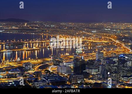 Blick Vom Signal Hill Auf Kapstadt Zur Blauen Stunde, Western Cape, Westkap, Suedafrika, Afrika Stockfoto