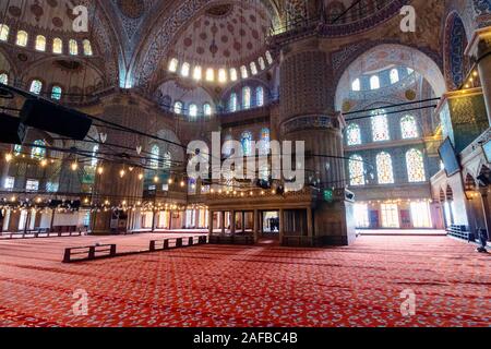 Istanbul, Türkei - 18 Aug, 2015: im Inneren der Blauen Moschee auch bekannt als Sultan Ahmed. Funktionsweise Moschee ist ein beliebtes Reiseziel Stockfoto