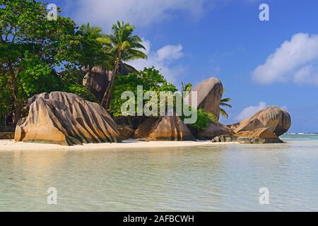 Traumstrand Source d'Argent, Insel La Digue, Seychellen Stockfoto