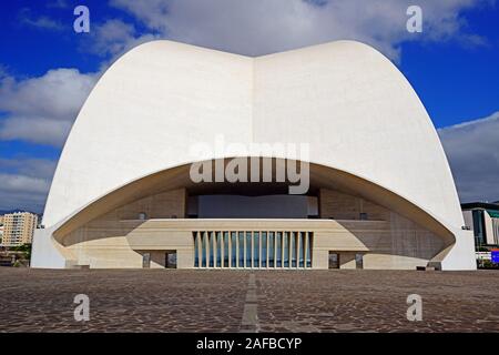 Auditorium von Santiago Calatrava, Wasserseite, Kongress- und Konzerthalle, Santa Cruz, Teneriffa, Kanarische Inseln, Spanien Stockfoto