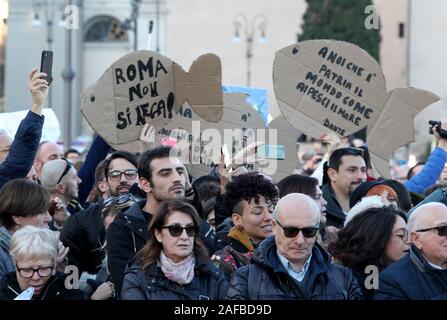 Rom, Italien. 14 Dez, 2019. Rom, Protest von Sardinen gegen Faschismus dargestellt: Credit: Unabhängige Fotoagentur/Alamy leben Nachrichten Stockfoto