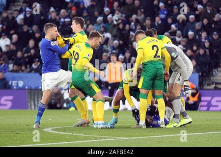 Leicester, Großbritannien. 14 Dez, 2019. Tempers flare während der Premier League Match zwischen Leicester City und Norwich City am King Power Stadium am 14. Dezember 2019 in Leicester, England. (Foto von Mick Kearns/phcimages.com) Credit: PHC Images/Alamy leben Nachrichten Stockfoto