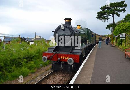 Dampfzug in Watchet Bahnhof an der West Somerset Railway, Somerset, Großbritannien Stockfoto