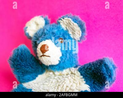 1960 blauen, flauschigen Teddybär glove Puppet Stockfoto