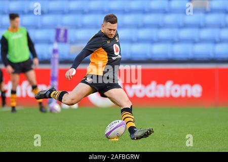 COVENTRY, Vereinigtes Königreich. 14 Dez, 2019. Jimmy Gopperth von Wespen in pre-match Aufwärmen während der Runde 4 der Europäischen Rugby Challenge Cup - Wespen vs Edinburgh Rugby bei Ricoh Arena am Samstag, den 14. Dezember 2019. COVENTRY, England. Credit: Taka Wu/Alamy leben Nachrichten Stockfoto