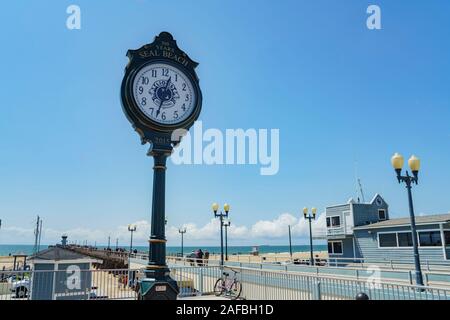 Los Angeles, APR 8: Alte Uhr der schönen Seal Beach auf der Apr 8, 2017 in Los Angeles Stockfoto