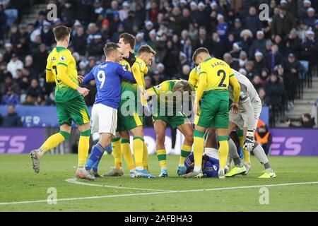 Leicester, Großbritannien. 14 Dez, 2019. Tempers flare während der Premier League Match zwischen Leicester City und Norwich City am King Power Stadium am 14. Dezember 2019 in Leicester, England. (Foto von Mick Kearns/phcimages.com) Credit: PHC Images/Alamy leben Nachrichten Stockfoto