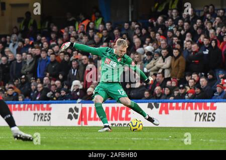 London, Großbritannien. 14 Dez, 2019. Aaron Ramsdale von Bournemouth in Aktion während der Premier League Spiel zwischen Chelsea und Bournemouth an der Stamford Bridge, London am Samstag, den 14. Dezember 2019. (Credit: Ivan Jordanov | MI Nachrichten) das Fotografieren dürfen nur für Zeitung und/oder Zeitschrift redaktionelle Zwecke verwendet werden, eine Lizenz für die gewerbliche Nutzung Kreditkarte erforderlich: MI Nachrichten & Sport/Alamy leben Nachrichten Stockfoto