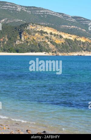 Portinho da Arrábida Strand innerhalb der Serra da Arrábida Natural Park, Portugal Stockfoto