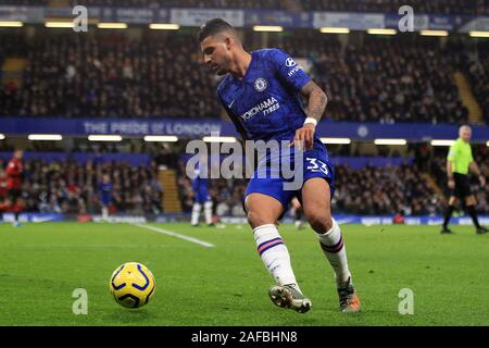 London, Großbritannien. 14 Dez, 2019. Emerson Palmieri von Chelsea in Aktion. Premier League match, Chelsea v AFC Bournemouth an der Stamford Bridge Stadion in Chelsea, London am Samstag, den 14. Dezember 2019. Dieses Bild dürfen nur für redaktionelle Zwecke verwendet werden. Nur die redaktionelle Nutzung, eine Lizenz für die gewerbliche Nutzung erforderlich. Keine Verwendung in Wetten, Spiele oder einer einzelnen Verein/Liga/player Publikationen. pic von Steffan Bowen/Andrew Orchard sport Fotografie/Alamy Live news Credit: Andrew Orchard sport Fotografie/Alamy leben Nachrichten Stockfoto