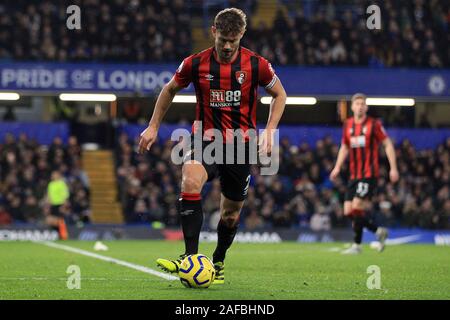 London, Großbritannien. 14 Dez, 2019. Simon Franz von Bournemouth in Aktion. Premier League match, Chelsea v AFC Bournemouth an der Stamford Bridge Stadion in Chelsea, London am Samstag, den 14. Dezember 2019. Dieses Bild dürfen nur für redaktionelle Zwecke verwendet werden. Nur die redaktionelle Nutzung, eine Lizenz für die gewerbliche Nutzung erforderlich. Keine Verwendung in Wetten, Spiele oder einer einzelnen Verein/Liga/player Publikationen. pic von Steffan Bowen/Andrew Orchard sport Fotografie/Alamy Live news Credit: Andrew Orchard sport Fotografie/Alamy leben Nachrichten Stockfoto