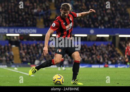 London, Großbritannien. 14 Dez, 2019. Simon Franz von Bournemouth in Aktion. Premier League match, Chelsea v AFC Bournemouth an der Stamford Bridge Stadion in Chelsea, London am Samstag, den 14. Dezember 2019. Dieses Bild dürfen nur für redaktionelle Zwecke verwendet werden. Nur die redaktionelle Nutzung, eine Lizenz für die gewerbliche Nutzung erforderlich. Keine Verwendung in Wetten, Spiele oder einer einzelnen Verein/Liga/player Publikationen. pic von Steffan Bowen/Andrew Orchard sport Fotografie/Alamy Live news Credit: Andrew Orchard sport Fotografie/Alamy leben Nachrichten Stockfoto