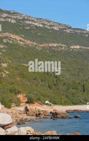 Portinho da Arrábida Strand innerhalb der Serra da Arrábida Natural Park, Portugal Stockfoto