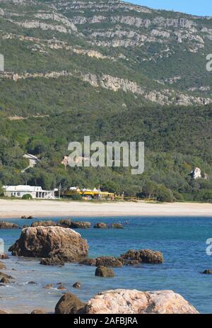 Portinho da Arrábida Strand innerhalb der Serra da Arrábida Natural Park, Portugal Stockfoto