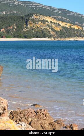 Portinho da Arrábida Strand innerhalb der Serra da Arrábida Natural Park, Portugal Stockfoto