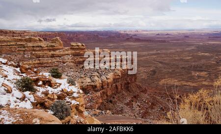 Einen herrlichen Blick über das Tal der Götter ab, die hoch oben auf der Moki Dugway in Utah, USA Stockfoto