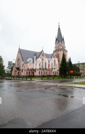 Kemi, Finnland - 19. Juni 2018: Außenansicht des Kemi Evangelisch-Lutherische Kirche Gebäude in der Nähe der Innenstadt im Gotischen revivial St eingebaut Stockfoto