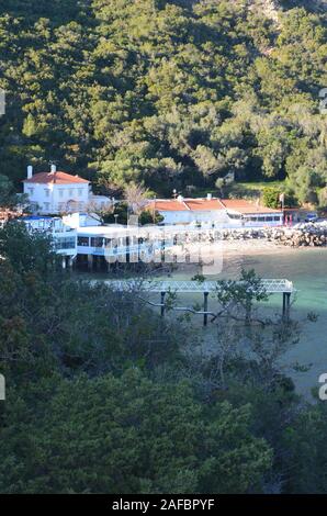 Portinho da Arrábida Strand innerhalb der Serra da Arrábida Natural Park, Portugal Stockfoto