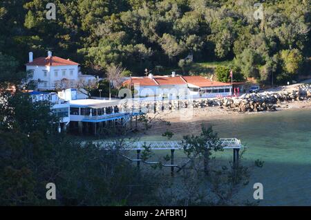 Portinho da Arrábida Strand innerhalb der Serra da Arrábida Natural Park, Portugal Stockfoto