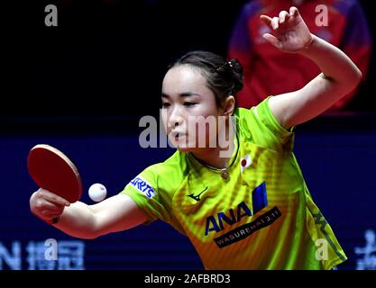 Zhengzhou, Provinz Henan in China. 14 Dez, 2019. Ito Mima von Japan gibt einen Schuß während der Damen im Halbfinale gegen Chen Meng von China 2019 ITTF World Tour Grand Finals in Zhengzhou, Chinas Provinz Henan, Dez. 14, 2019. Credit: Li Ein/Xinhua/Alamy leben Nachrichten Stockfoto