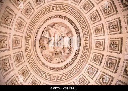 Engel schreiben die Geschichte von St Genevieve im Pantheon Stockfoto