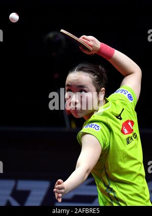 Zhengzhou, Provinz Henan in China. 14 Dez, 2019. Ito Mima von Japan dient während der Damen im Halbfinale gegen Chen Meng von China 2019 ITTF World Tour Grand Finals in Zhengzhou, der Central China Provinz Henan, Dez. 14, 2019. Credit: Li Ein/Xinhua/Alamy leben Nachrichten Stockfoto