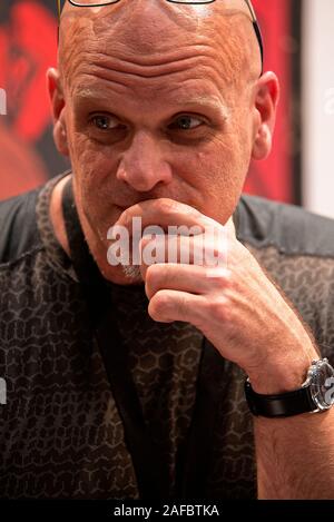 Madrid, Spanien. 14 Dez, 2019. Helden Comic-Con Madrid. Trevor Hairsine ist eine britische Comics Künstler. Madrid, Spanien. Credit: EnriquePSans/Alamy leben Nachrichten Stockfoto