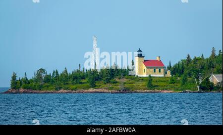 Der Copper Harbor Light ist ein Leuchtturm im Hafen von Kupfer Harbor, Michigan USA auf der Keweenaw Peninsula von Upper Michigan im Fort W entfernt Stockfoto