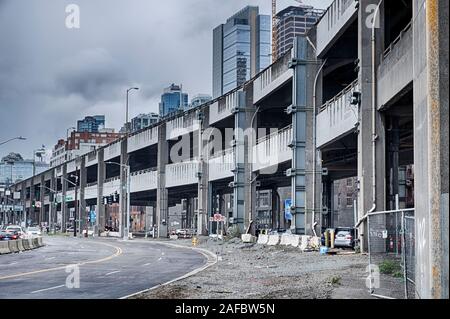 Urbane Landschaft zeigt die alaskische Weise Viaduct sechs Monate, bevor es abgerissen wurde eine neue Waterfront Park in Seattle zu erstellen. Stockfoto