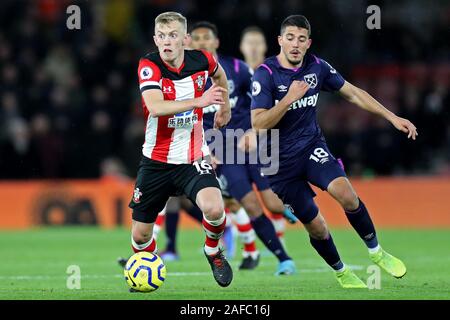 Southampton, Großbritannien. 14. Dez 2019. Southampton Mittelfeldspieler James Ward-Prowse sieht während der Premier League Match zwischen Southampton und West Ham United in der St. Mary's Stadium, Southampton am Samstag bis zum 14. Dezember 2019 bestehen. (Credit: Jon Bromley | MI Nachrichten) das Fotografieren dürfen nur für Zeitung und/oder Zeitschrift redaktionelle Zwecke verwendet werden, eine Lizenz für die gewerbliche Nutzung Kreditkarte erforderlich: MI Nachrichten & Sport/Alamy Live News Credit: MI Nachrichten & Sport/Alamy leben Nachrichten Stockfoto